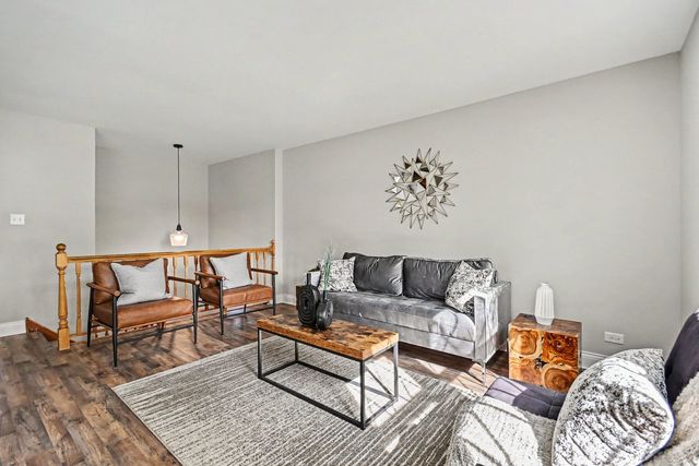 15405 James Drive, Oak Forest, IL 60452