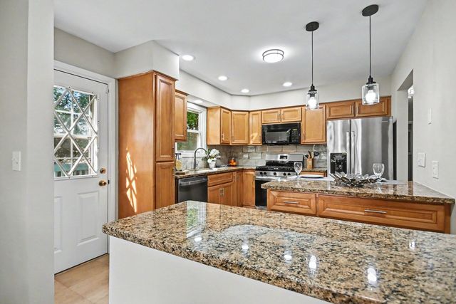 15405 James Drive, Oak Forest, IL 60452