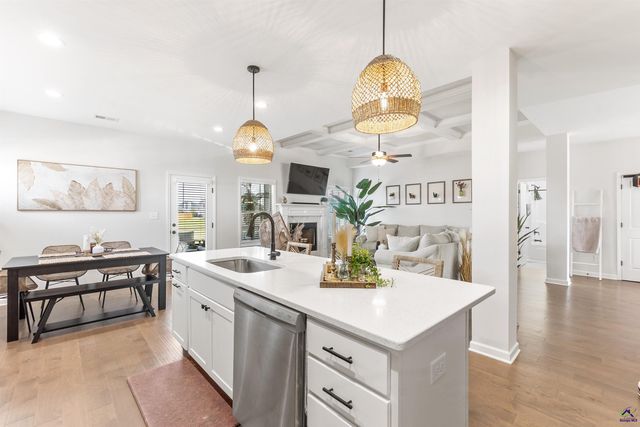 18 Pearl Moss Lane, Kathleen, GA 31047