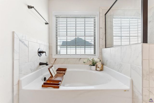 18 Pearl Moss Lane, Kathleen, GA 31047