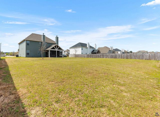 18 Pearl Moss Lane, Kathleen, GA 31047