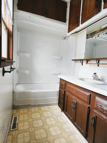 652 E 3rd Street, Winona, MN 55987