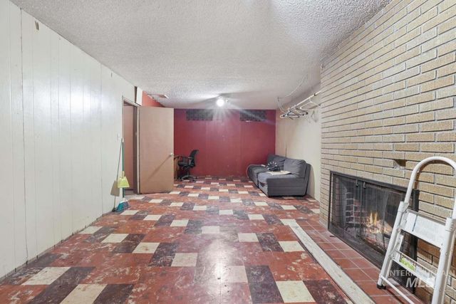 203 9th Ave, Twin Falls, ID 83301