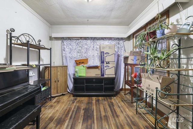 203 9th Ave, Twin Falls, ID 83301