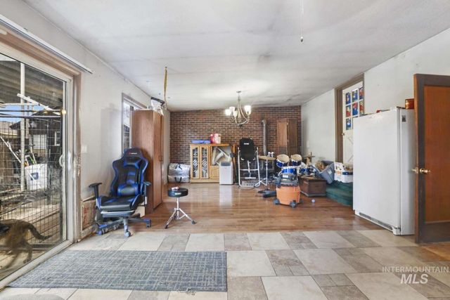 203 9th Ave, Twin Falls, ID 83301