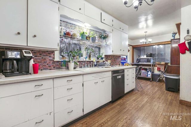 203 9th Ave, Twin Falls, ID 83301