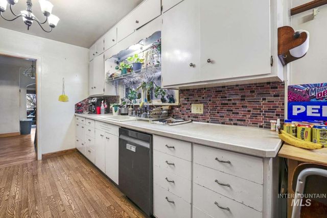 203 9th Ave, Twin Falls, ID 83301