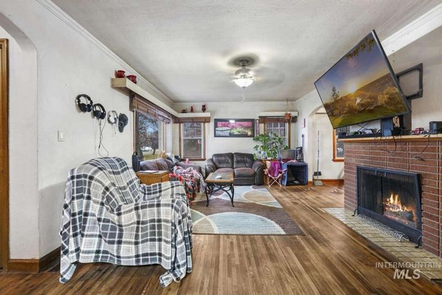 203 9th Ave, Twin Falls, ID 83301