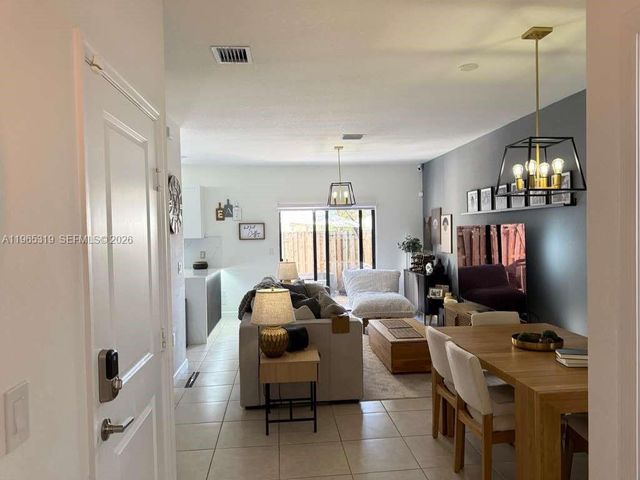 20917 NE 8th Ave, Miami, FL 33179