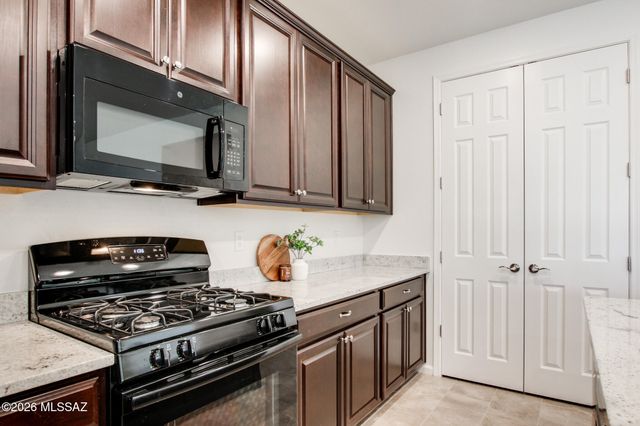 891 W Calle Tipoy, Sahuarita, AZ 85629