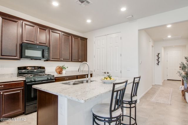 891 W Calle Tipoy, Sahuarita, AZ 85629