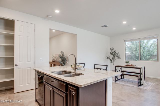 891 W Calle Tipoy, Sahuarita, AZ 85629