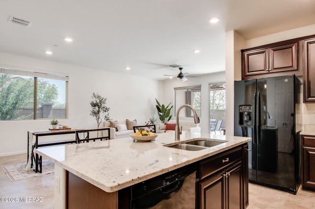 891 W Calle Tipoy, Sahuarita, AZ 85629