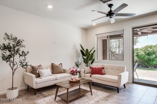 891 W Calle Tipoy, Sahuarita, AZ 85629