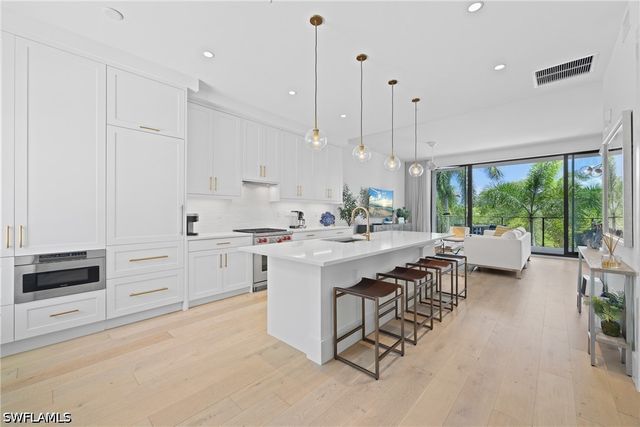 850 Central AVE 203, Other, FL 34102