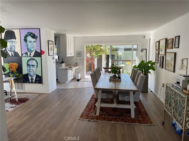 327 S Meadows Avenue, Manhattan Beach, CA 90266