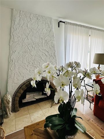 327 S Meadows Avenue, Manhattan Beach, CA 90266