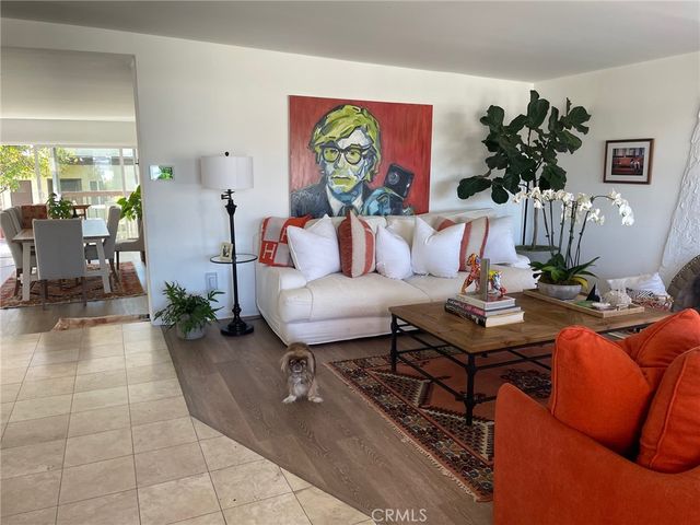 327 S Meadows Avenue, Manhattan Beach, CA 90266