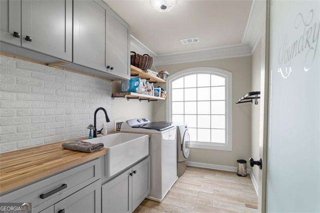 658 VININGS ESTATES Drive SE, Mableton, GA 30126