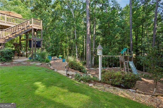 658 VININGS ESTATES Drive SE, Mableton, GA 30126