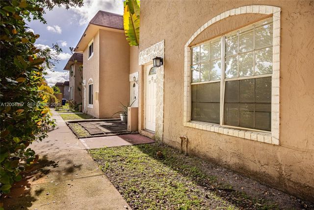 7920 Kimberly Boulevard 305, North Lauderdale, FL 33068