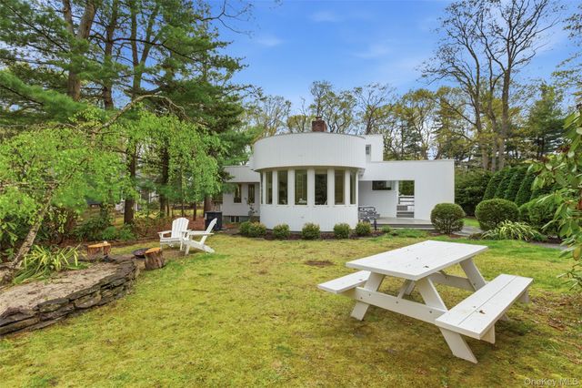 33 Hillside Road, Stony Brook, NY 11790