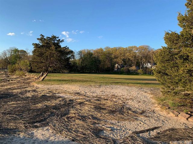 33 Hillside Road, Stony Brook, NY 11790