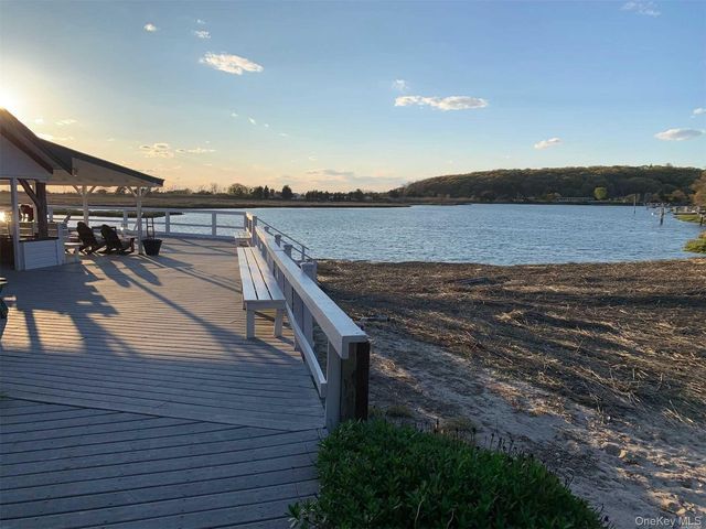 33 Hillside Road, Stony Brook, NY 11790