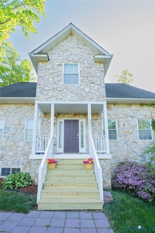 9215 Huntington Woods Dr, Mechanicsville, VA 23116