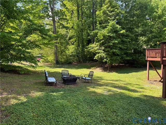 9215 Huntington Woods Dr, Mechanicsville, VA 23116