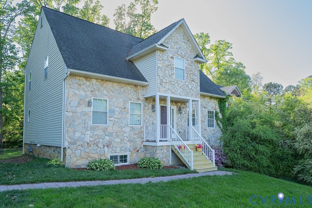 9215 Huntington Woods Dr, Mechanicsville, VA 23116