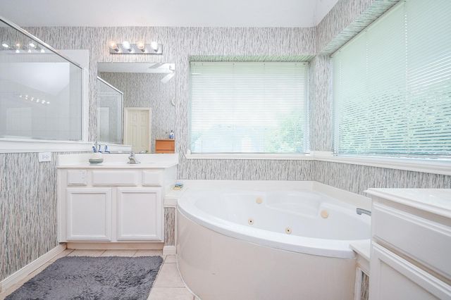15715 Brookwood Lake Place, Sugar Land, TX 77498