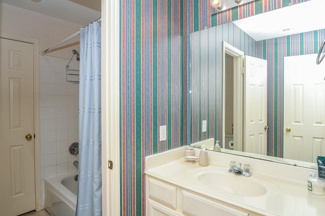 15715 Brookwood Lake Place, Sugar Land, TX 77498