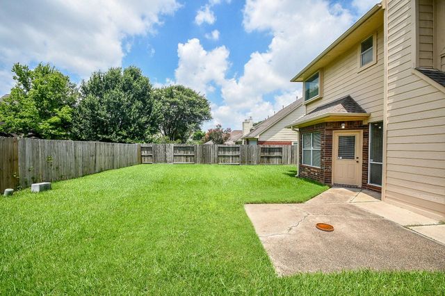 15715 Brookwood Lake Place, Sugar Land, TX 77498