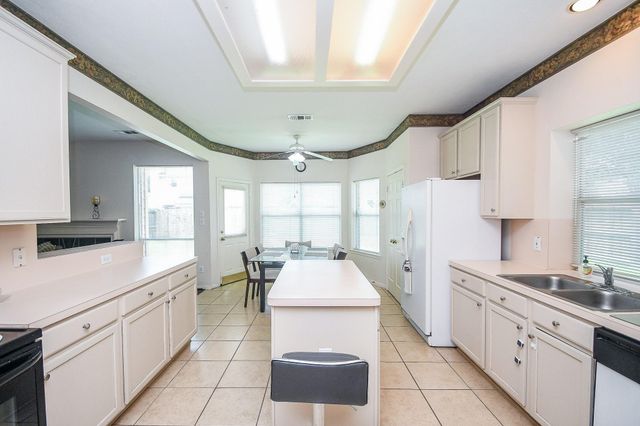 15715 Brookwood Lake Place, Sugar Land, TX 77498