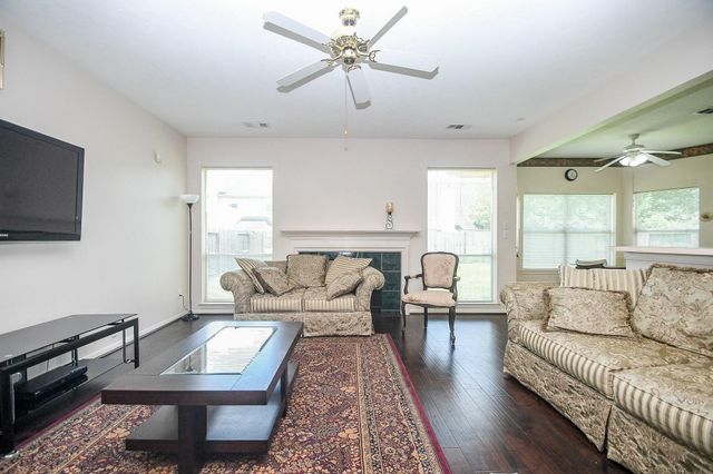 15715 Brookwood Lake Place, Sugar Land, TX 77498