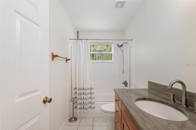 2080 NW 2ND STREET, Gainesville, FL 32609