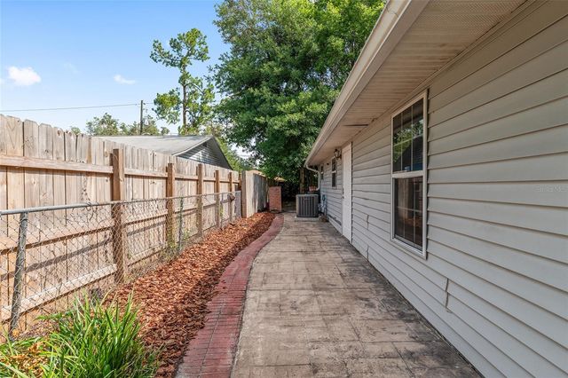 2080 NW 2ND STREET, Gainesville, FL 32609