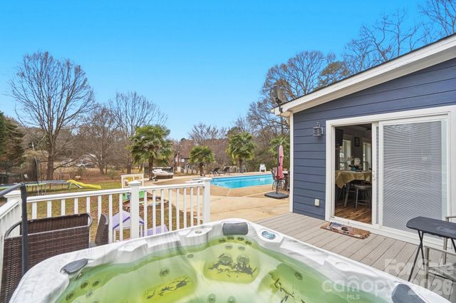 14010 Mareshead Lane, Matthews, NC 28105