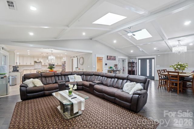 14010 Mareshead Lane, Matthews, NC 28105