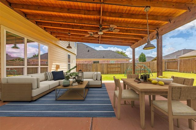 9976 Cassowary Drive, Conroe, TX 77385