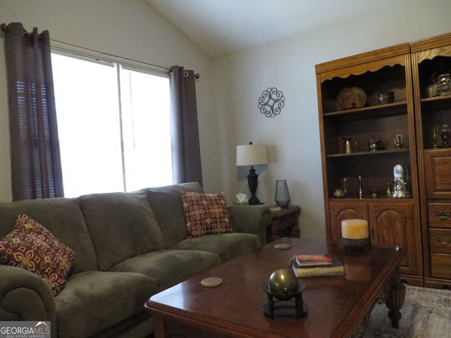 105 Whistle Way, Locust Grove, GA 30248