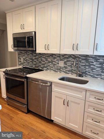 3064 S BUCHANAN ST, Arlington, VA 22206