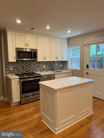 3064 S BUCHANAN ST, Arlington, VA 22206