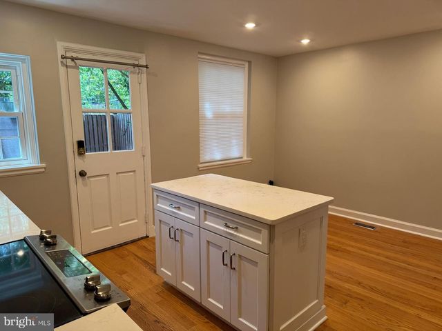 3064 S BUCHANAN ST, Arlington, VA 22206