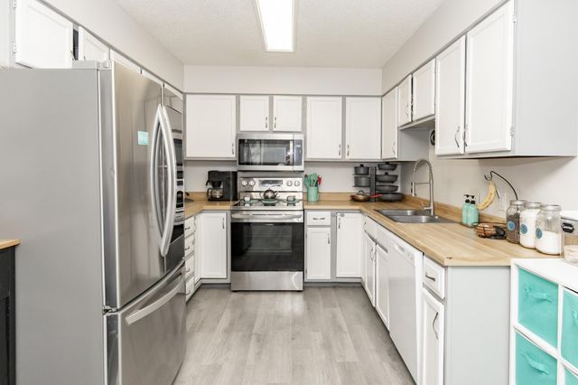 2321 Country Club Parkway, Moorhead, MN 56560