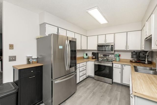 2321 Country Club Parkway, Moorhead, MN 56560