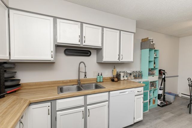 2321 Country Club Parkway, Moorhead, MN 56560