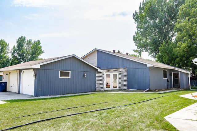 2321 Country Club Parkway, Moorhead, MN 56560