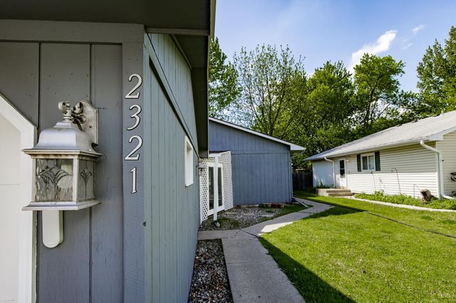 2321 Country Club Parkway, Moorhead, MN 56560